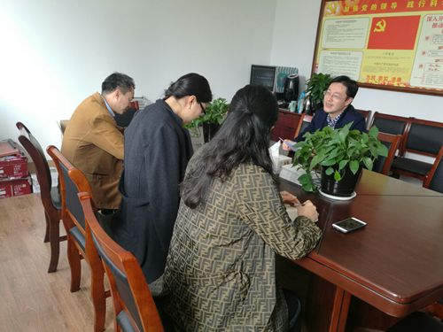 2018.3.29党员会议 推广“妈妈式”服务打造最优营商环境 (1).jpg